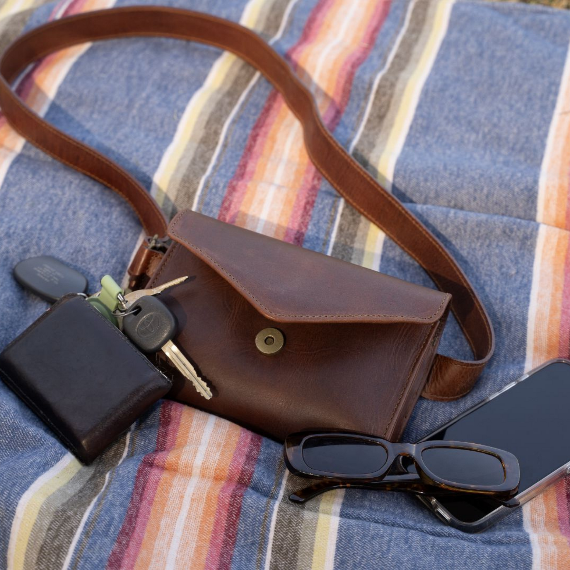 antigua crossbody wire travel bags AAA Corporate l Travelon l Anti-Theft Classic Small E/W The Soleil AT in Aloe Mist Green is a versatile travel bag designed for spontaneous adventures La Antigua, Vintage Crossbody Bag